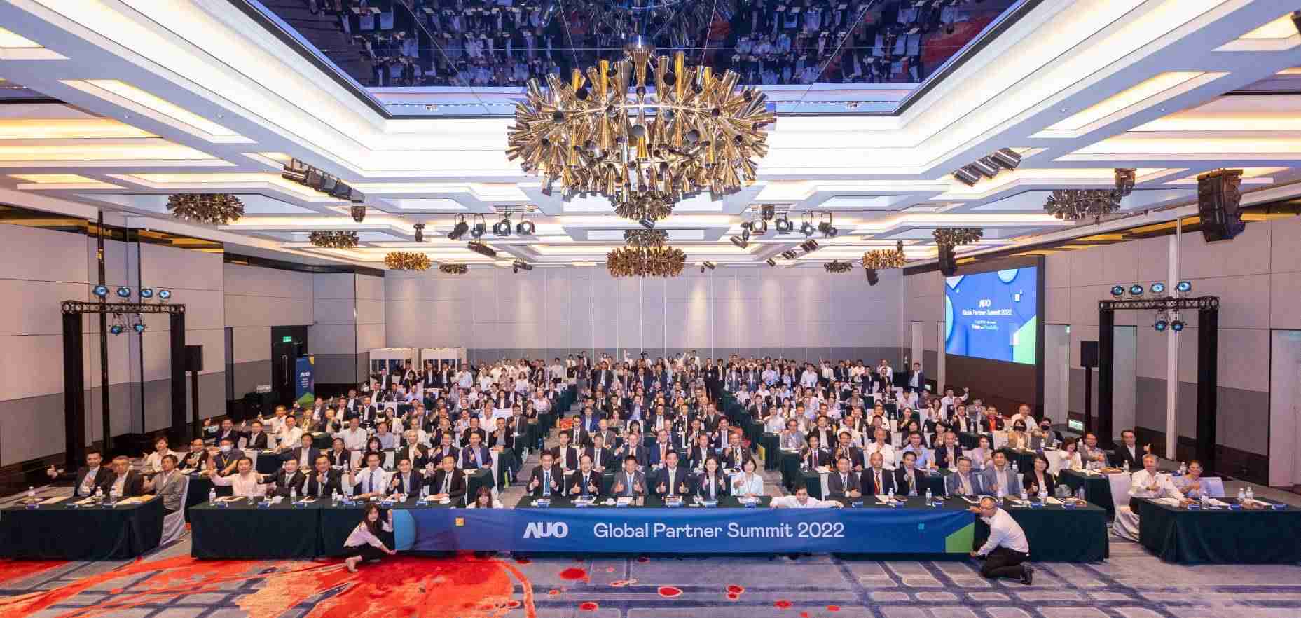 友達推動「安心、、創新、、、用心、、、同心、、盡心」五星職旅，，，，為菲籍員工打造全方位照護，，首度贏得「人權實踐與發展領袖獎」殊榮