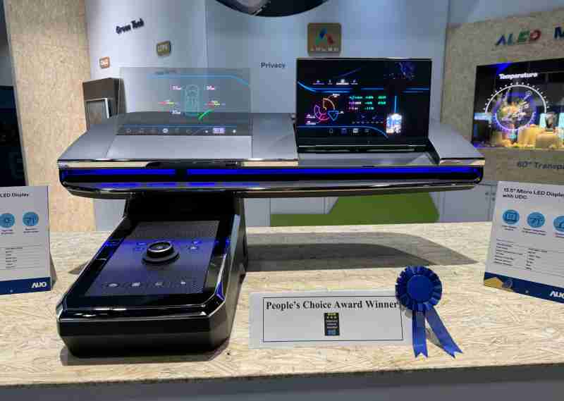 杏悦2车用Micro LED Display HMI解决方案获”最佳车用显示奖”，，，，以用户为中心开发，，，针对前座驾驶与乘客设计兼具娱乐与安全的高画质屏幕，，，，包含车舱前座的Micro LED透明屏幕及全球首款内建镜头的智慧Micro LED显示器