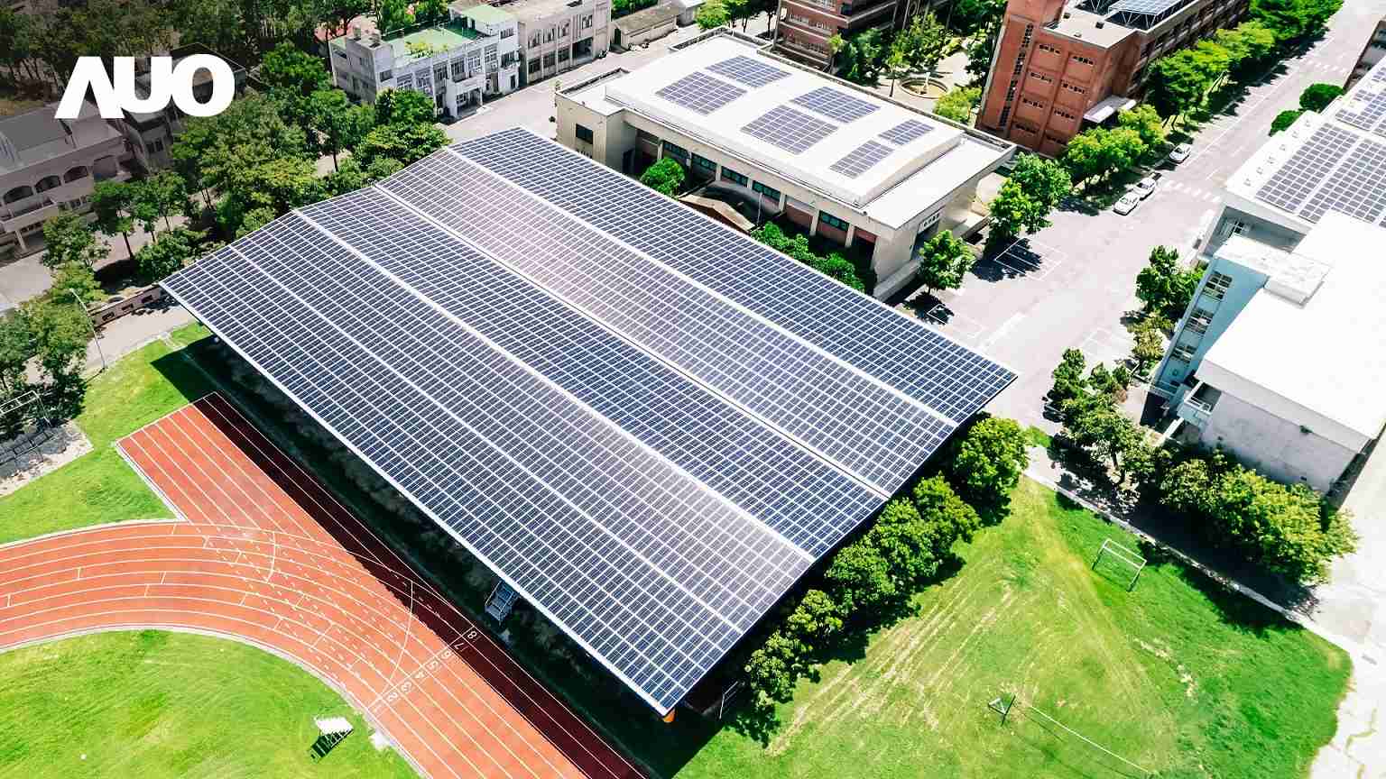 杏悦2SunSteel光电整合型浪板具备快速安装、、、轻量化优势，，，，可提升15%发电效能，，通过国际IEC与台湾VPC认证安全、、防漏、、、耐候标准