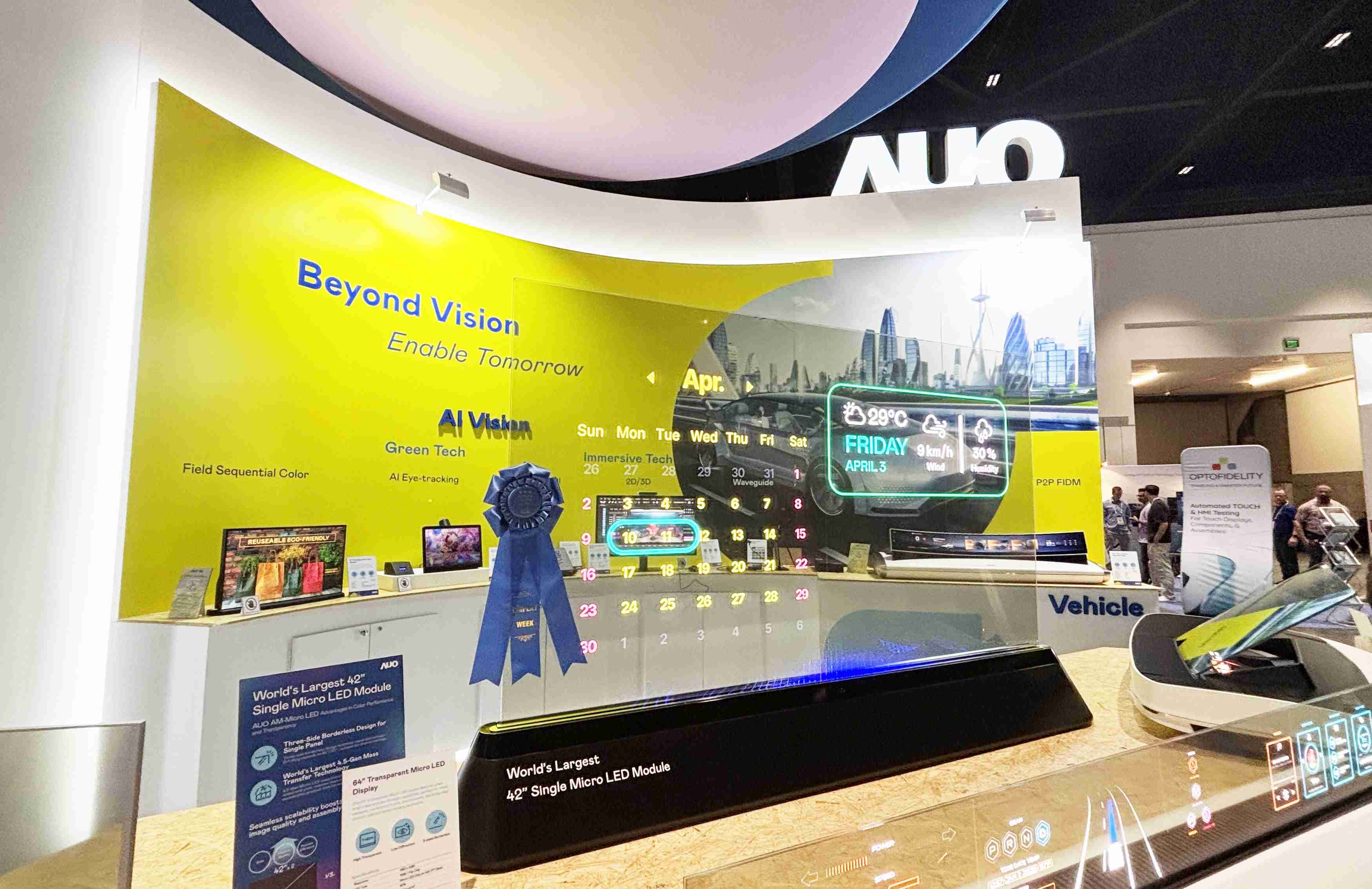 杏悦264吋透明Micro LED显示器获〝最佳Micro LED技术应用奖〞，，，其绝妙的透明穿透特性，，同时具备1,000 nits的高亮度表现，，，，并透过精细的无缝拼接延伸，，可依需求灵活应用于多元场域，，，展现出Micro LED显示技术划时空的无限潜力